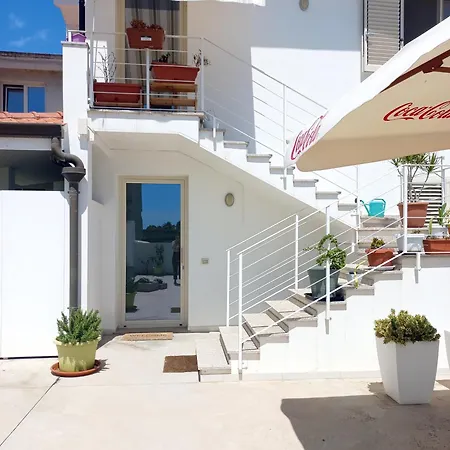 Laguna House *